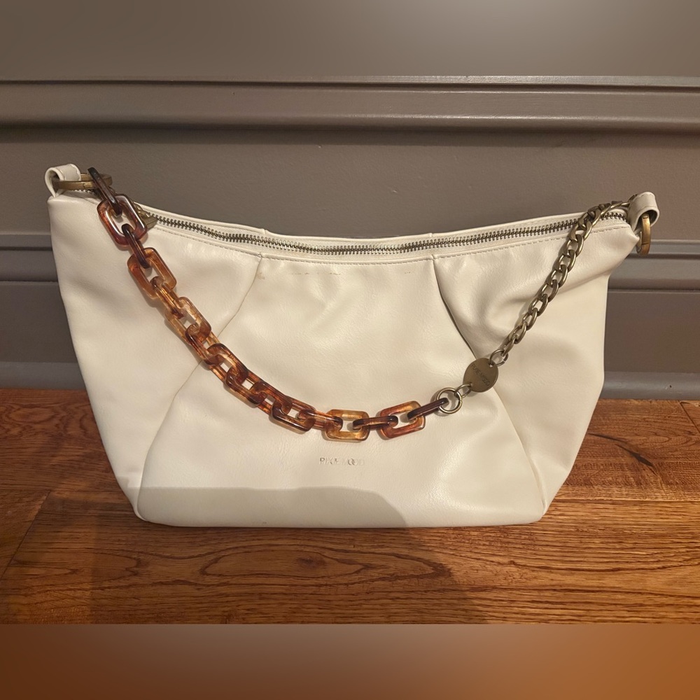 Pixie Mood Chic Cream Vegan Leather Bag with Chain Accent